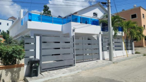 Fully Remodeled 3 Bedroom House with Terrace!!